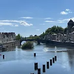 L'entree Des Artistes Avec Terrasse Et Salle De Bain- Lavaloc *
