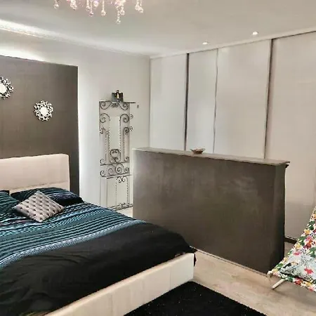 Homestay L'entree Des Artistes Studette Avec Terrasse - Lavaloc Laval (Mayenne)