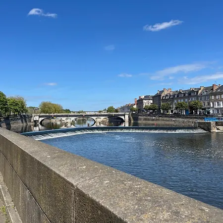 民宿 L'entree Des Artistes, Avec Terrasse Et Salle De Bain Privatives 拉瓦勒