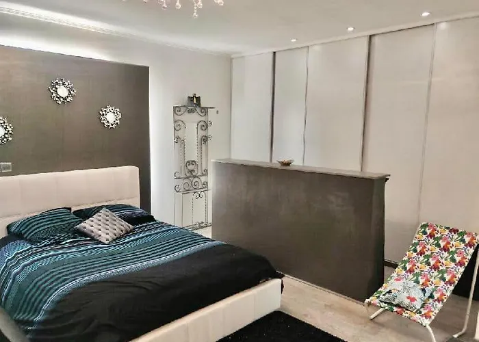 Alloggio in famiglia L'entrée Des Artistes Studette Avec Terrasse - Lavaloc Laval (Mayenne)