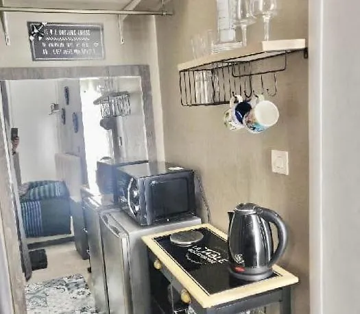 L'entrée Des Artistes Studette Avec Terrasse - Lavaloc * Laval (Mayenne)