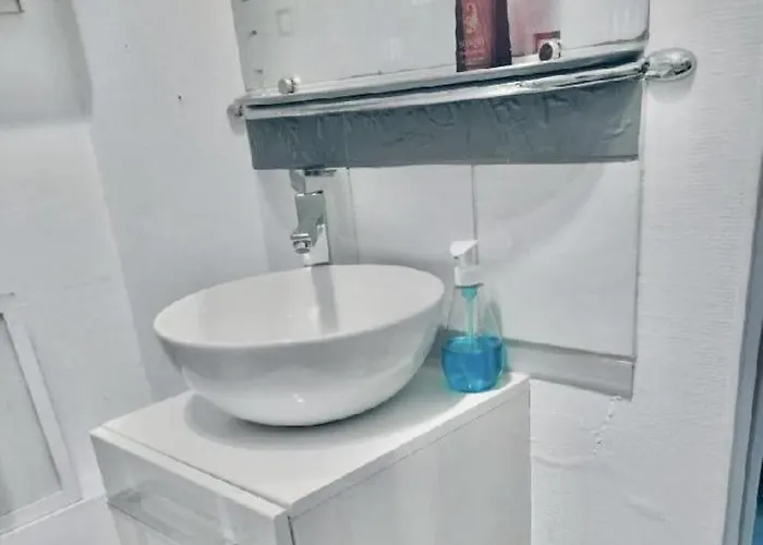 L'entrée Des Artistes Studette Avec Terrasse - Lavaloc *