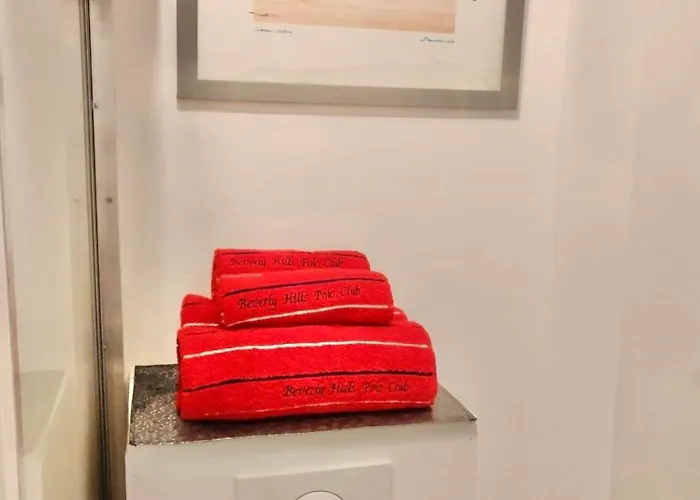 L'entrée Des Artistes Studette Avec Terrasse - Lavaloc Alloggio in famiglia Laval (Mayenne)